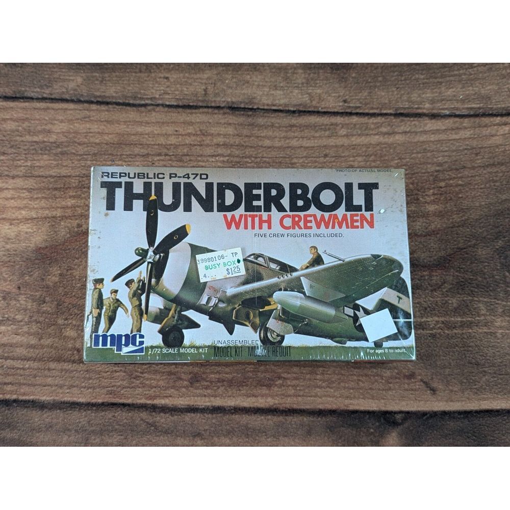Sealed MPC Republic P-47D Thunderbolt WITH CREWMEN‎